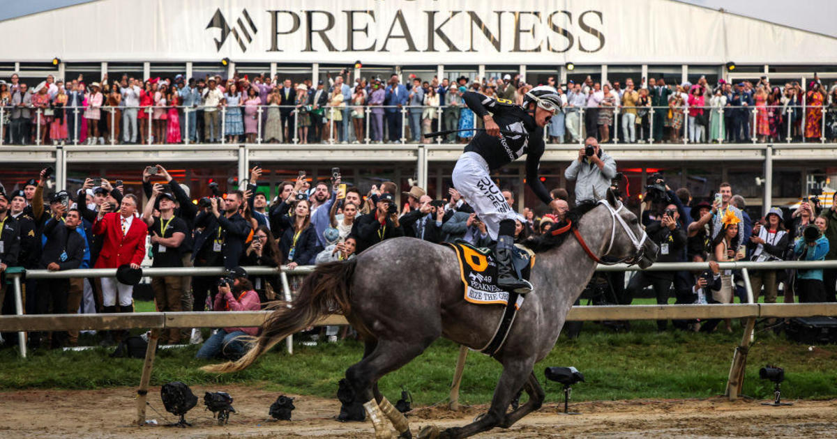 اغتنم خط النهاية للصلبان الرمادية أولاً في Preakness Stakes، منهيًا مسيرة Mystik Dan لـ Triple Crown