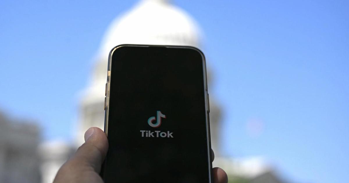 رفع منشئو TikTok دعوى قضائية ضد الحكومة الأمريكية بسبب القانون الذي يهدد بحظر تطبيق الوسائط الاجتماعية