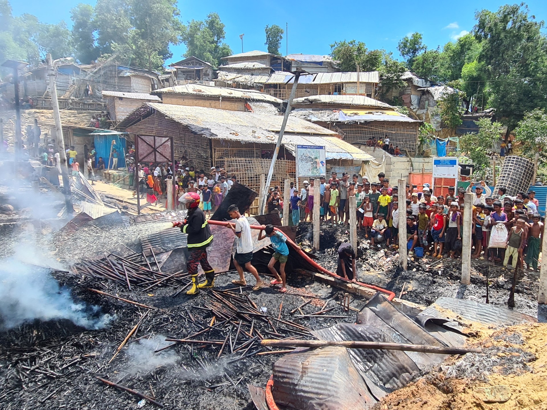فرار نحو 45 ألفاً من الروهينجا وسط مزاعم بقطع الرأس والحرق في ميانمار |  أخبار الروهينجا