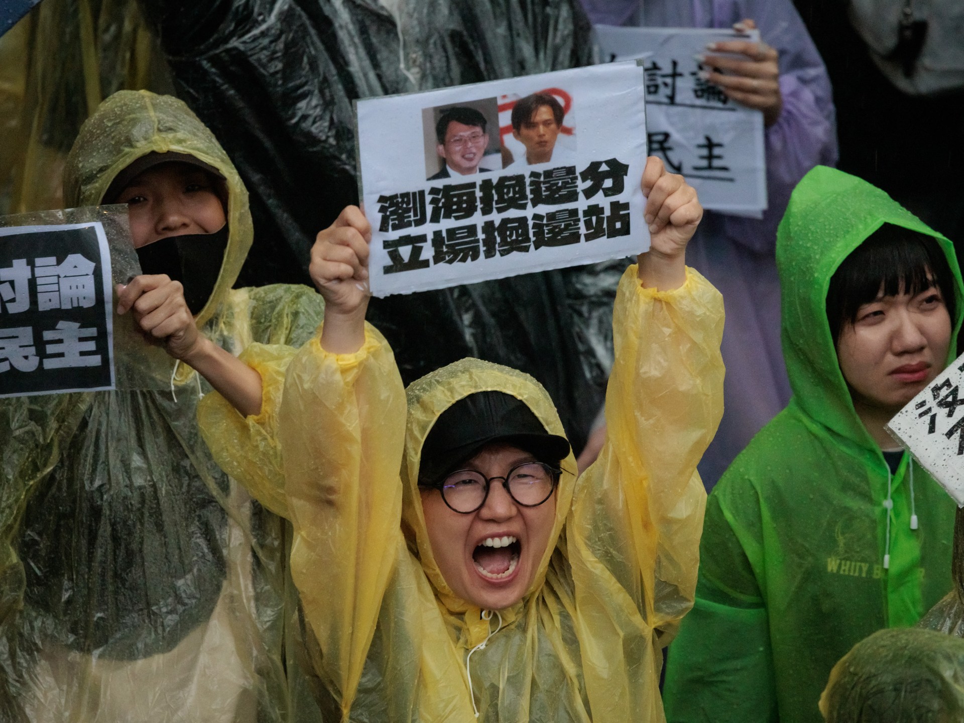 لماذا يحتج الآلاف من الناس في تايوان؟  |  أخبار السياسة