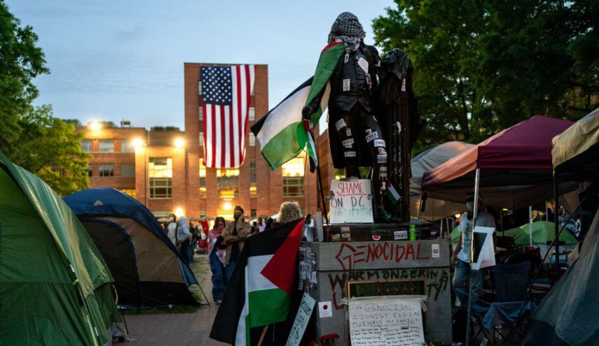 متظاهرون يهاجمون بعنف الطلاب بالمخيم المؤيد لفلسطين في جامعة كاليفورنيا