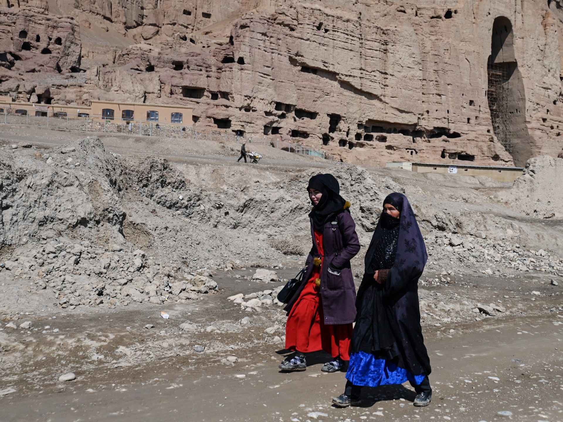 مقتل ثلاثة أفغان وثلاثة سياح إسبان في إطلاق نار في باميان |  أخبار الجريمة