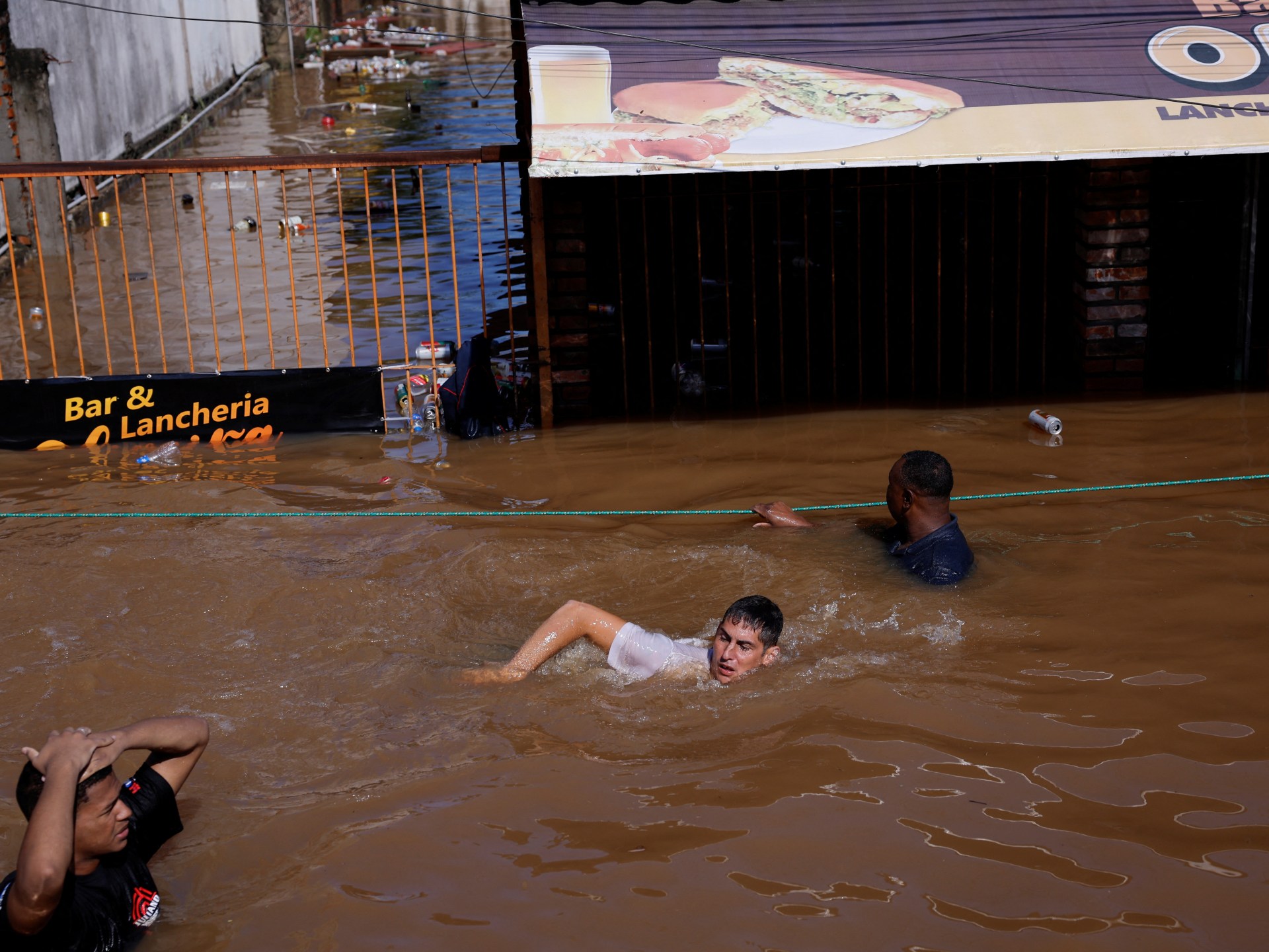 مقتل 75 شخصًا على الأقل وفقدان أكثر من 100 آخرين في فيضانات البرازيل |  أخبار أزمة المناخ