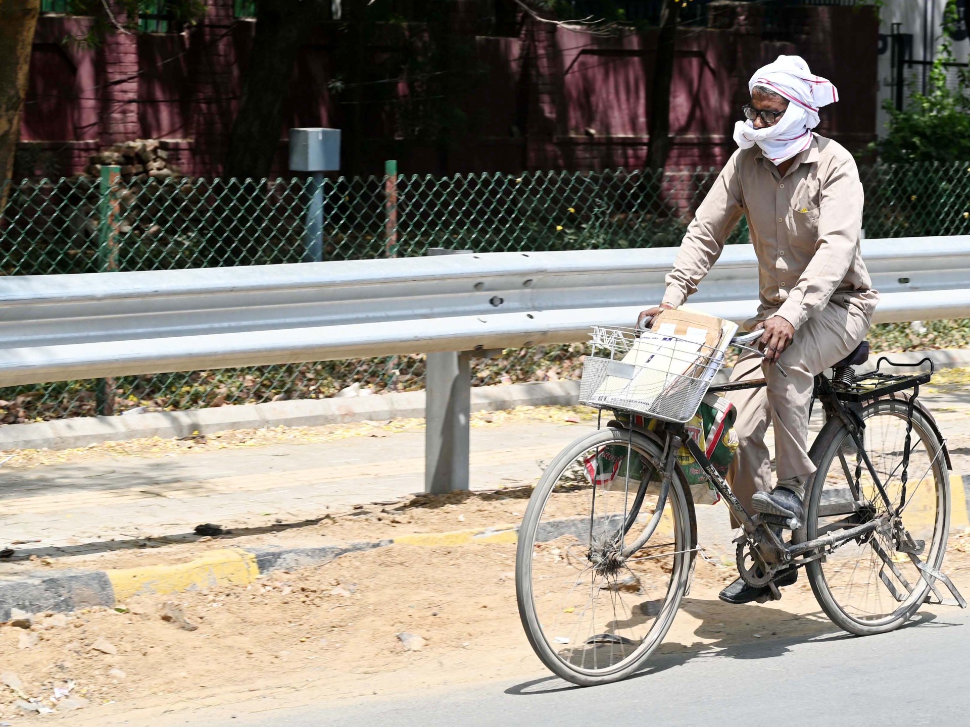 العمل في "نار الجحيم": يتحمل عمال الحفلة العبء الأكبر من موجة الحر في الهند |  أخبار الأعمال والاقتصاد