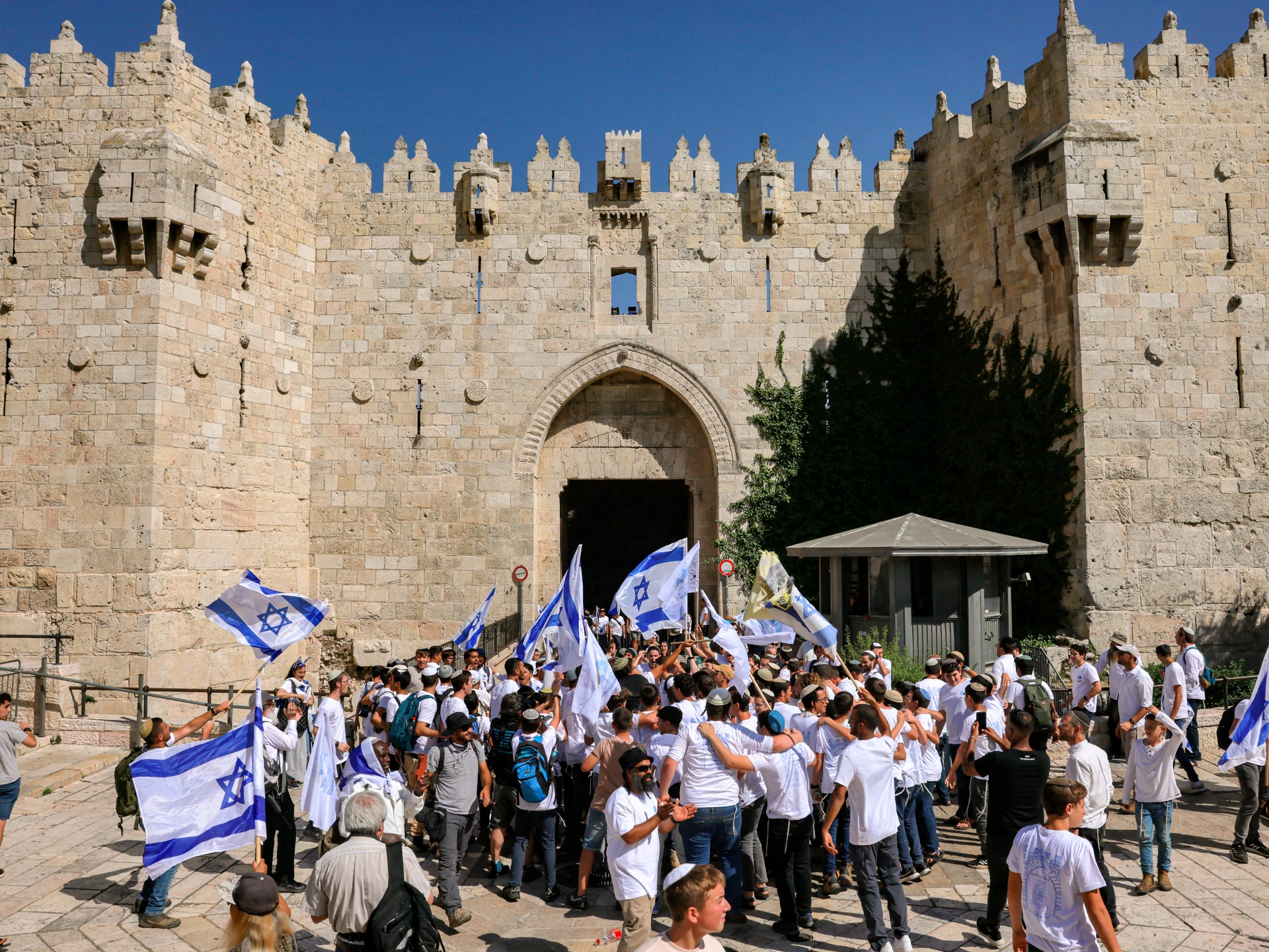 بالصور: مسيرة إسرائيلية قومية متطرفة في المنطقة الفلسطينية بالقدس |  أخبار الصراع الإسرائيلي الفلسطيني