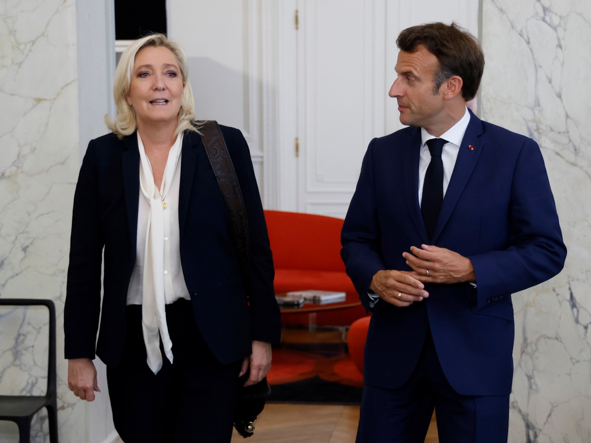 زعيمة اليمين المتطرف في فرنسا لوبان تشكك في دور ماكرون كقائد للجيش | أخبار السياسة