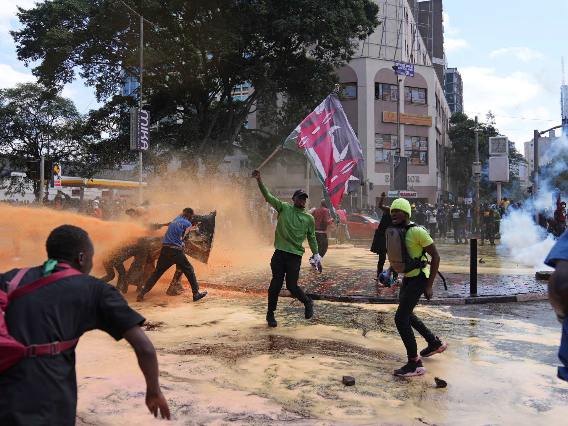 "لسنا خائفين من الموت": الاحتجاجات الضريبية في كينيا تلهم المطالبة بالتغيير على نطاق أوسع |  الاحتجاجات