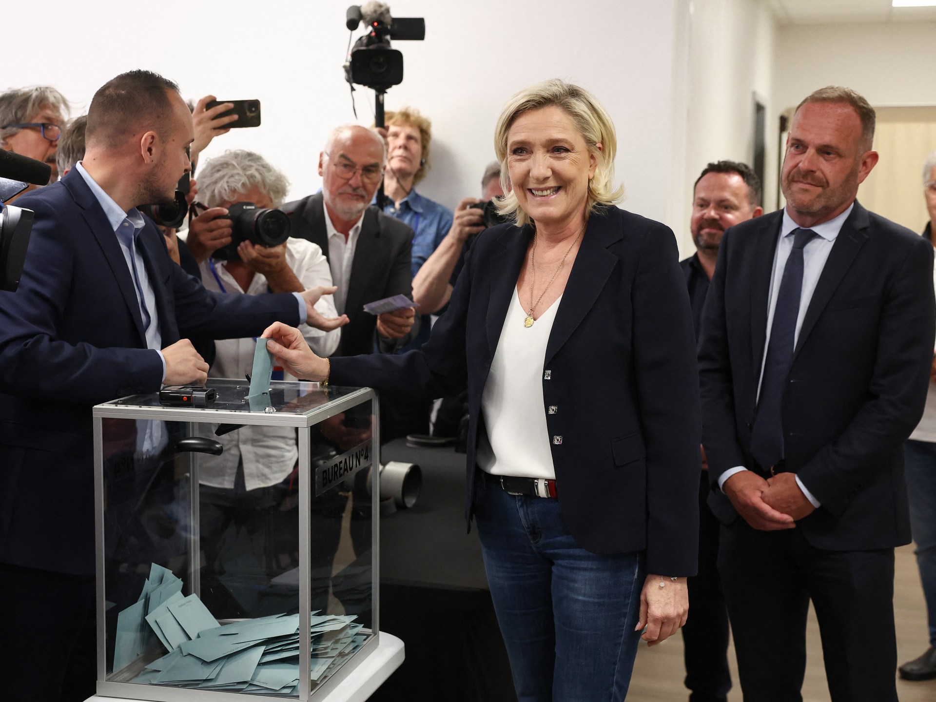 استطلاعات الرأي تظهر تقدم اليمين المتطرف في فرنسا في الجولة الأولى من الانتخابات  أخبار الانتخابات
