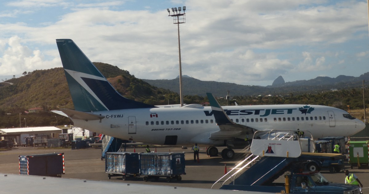 شركة WestJet الكندية تلغي معظم رحلاتها بسبب إضراب الميكانيكيين |  طيران