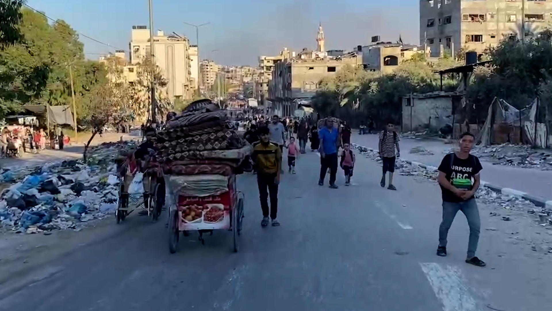 فلسطينيون يفرون من مدينة غزة بعد صدور أمر إسرائيلي بإخلاء أجزاء منها | غزة