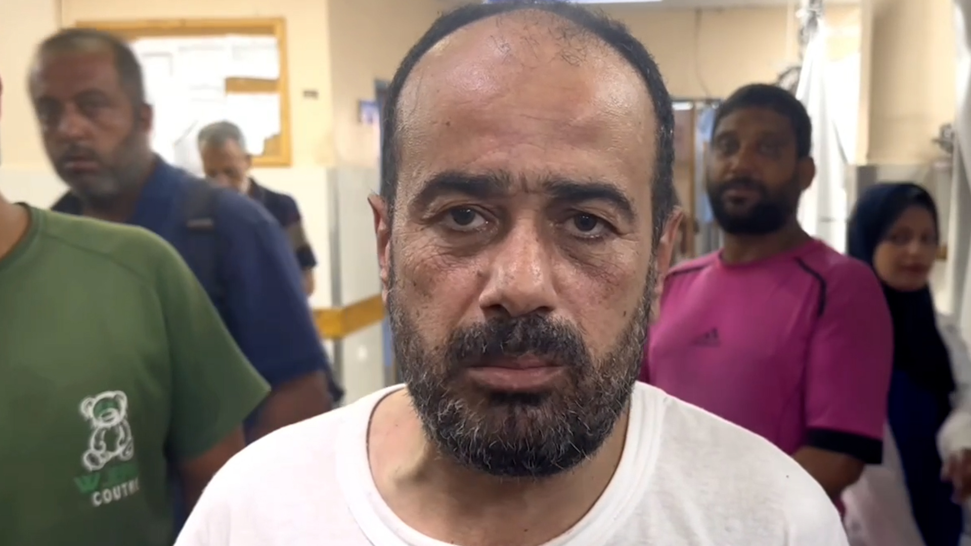 مدير مستشفى الشفاء الذي احتجزته إسرائيل وتعرض للضرب لشهور أصبح حرا الآن | غزة