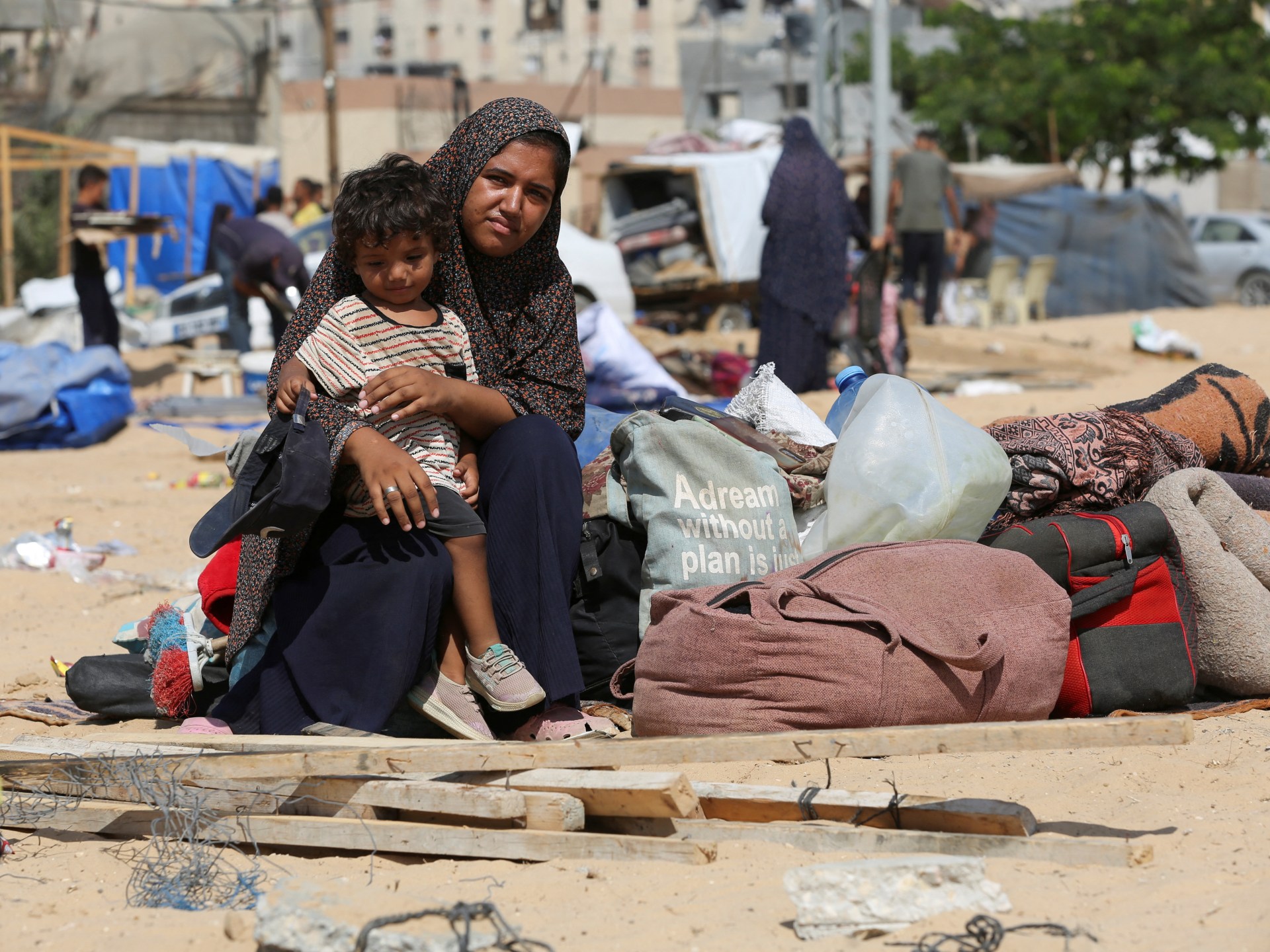 الجيش الإسرائيلي يأمر بإخلاء "المنطقة الإنسانية" في غزة | أخبار الصراع الإسرائيلي الفلسطيني