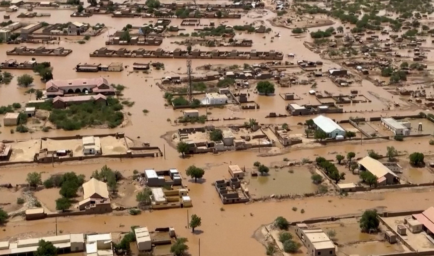 بالفيديو.. سيل هائل من المياه المتدفقة من سد النهضة بالسودان | فيضانات