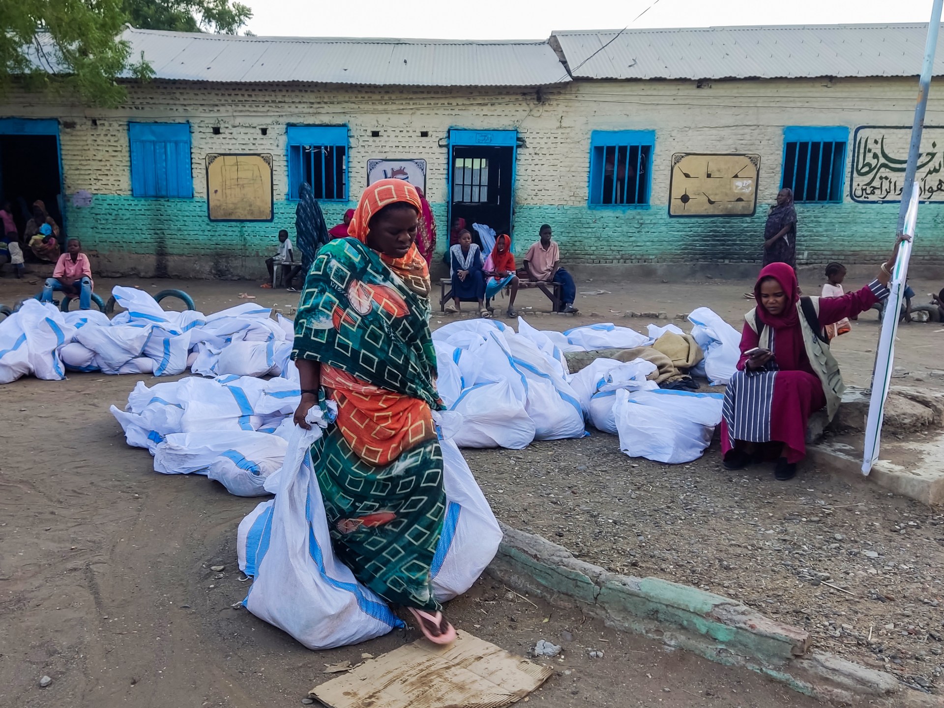 وسطاء الحرب في السودان يرحبون بالتعهدات الجديدة بشأن وصول المساعدات الإنسانية | أخبار الصراع