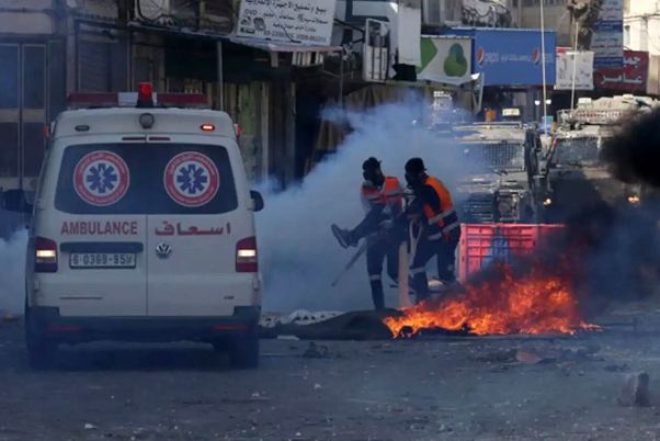 اليوم الخامس للعدوان على الضفة الغربية.. مواجهات ضارية على أطراف مخيم جنين