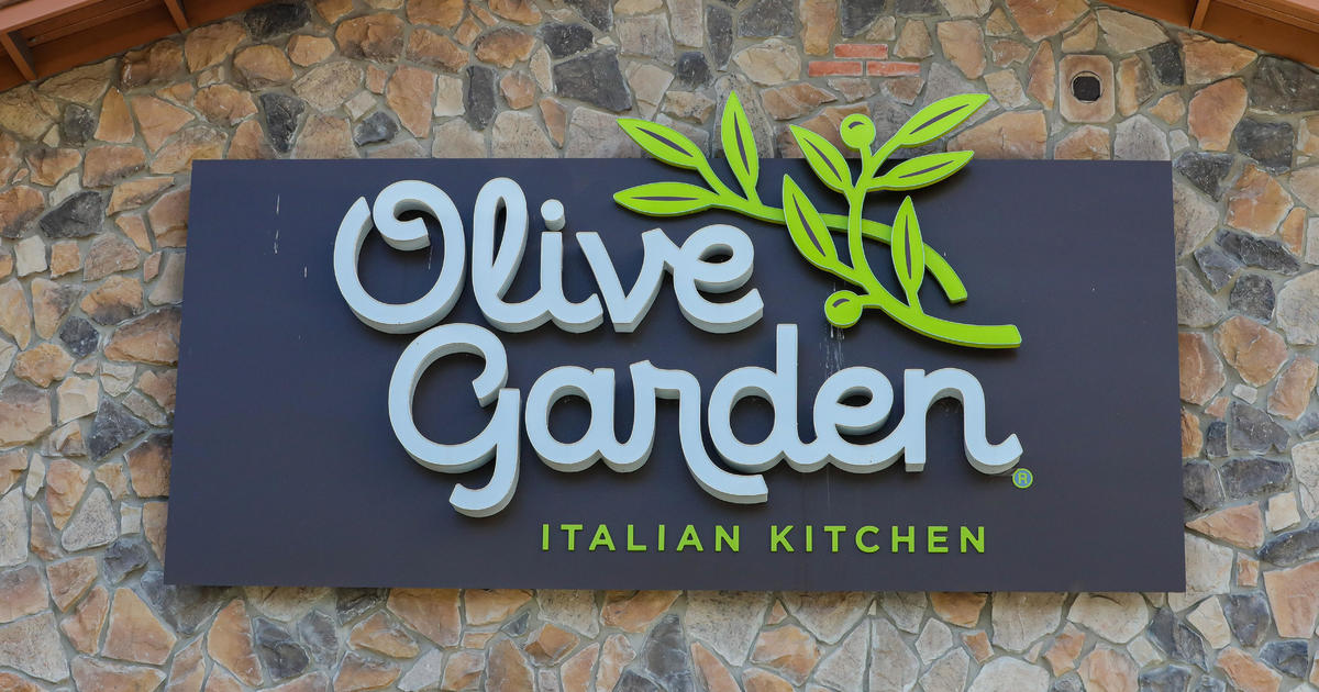 انخفضت مبيعات مطعم Olive Garden بسبب تراجع أعداد العملاء. والآن، يقوم المطعم بتجديد قائمة الطعام الخاصة به.