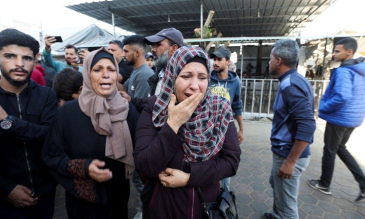 بالفیدیو ؛ شهداء ومصابون في قصف إسرائيلي على خيام النازحين في دير البلح وخان يونس