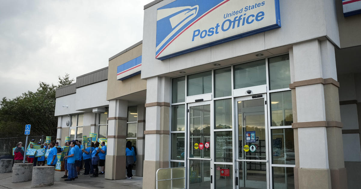 تتوصل شركات البريد إلى عقد مبدئي مع USPS يتضمن زيادة الأجور والشاحنات المكيفة