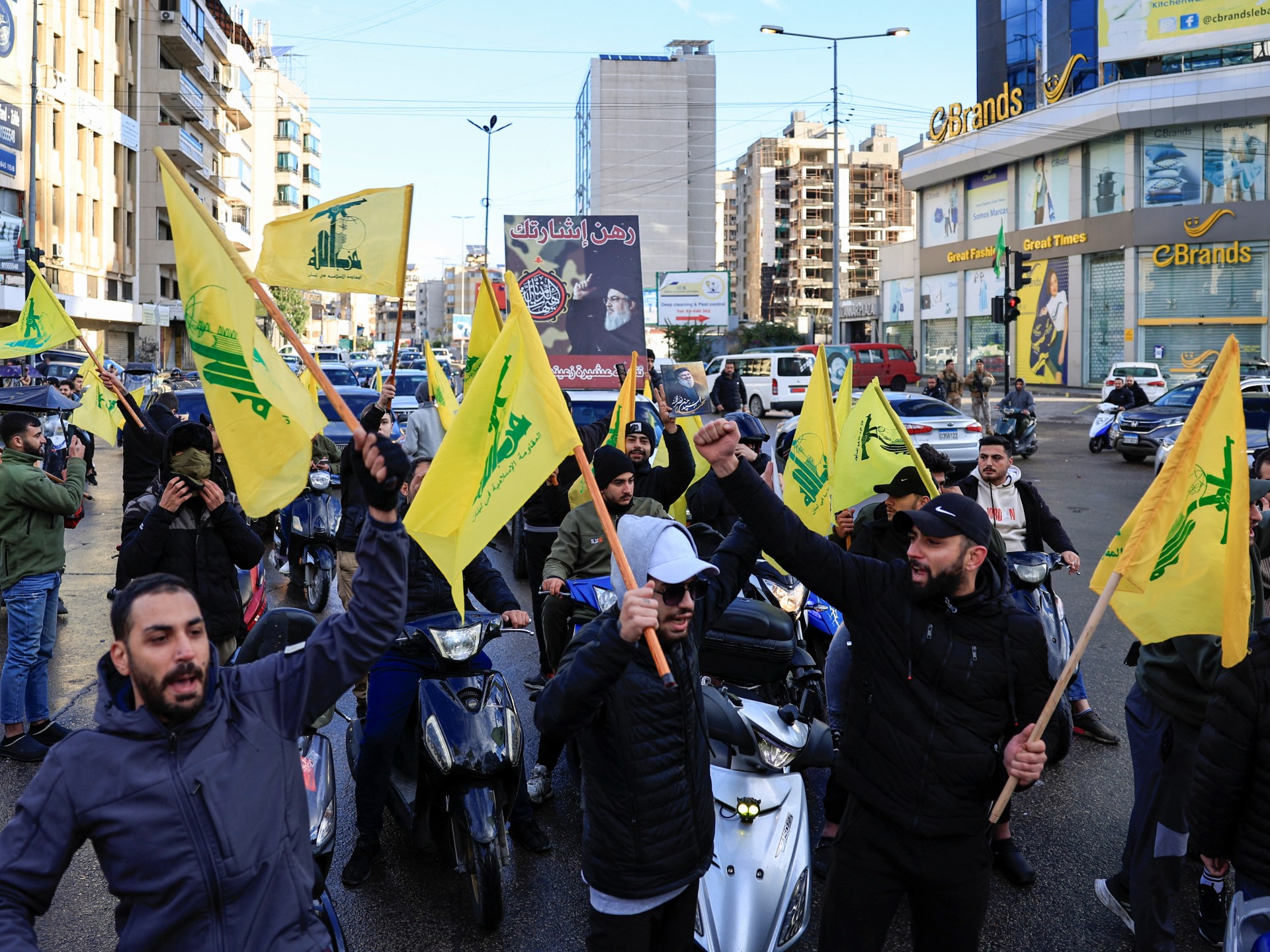 احتفالات وحركة مرورية كثيفة مع بدء وقف إطلاق النار في لبنان | إسرائيل تهاجم لبنان