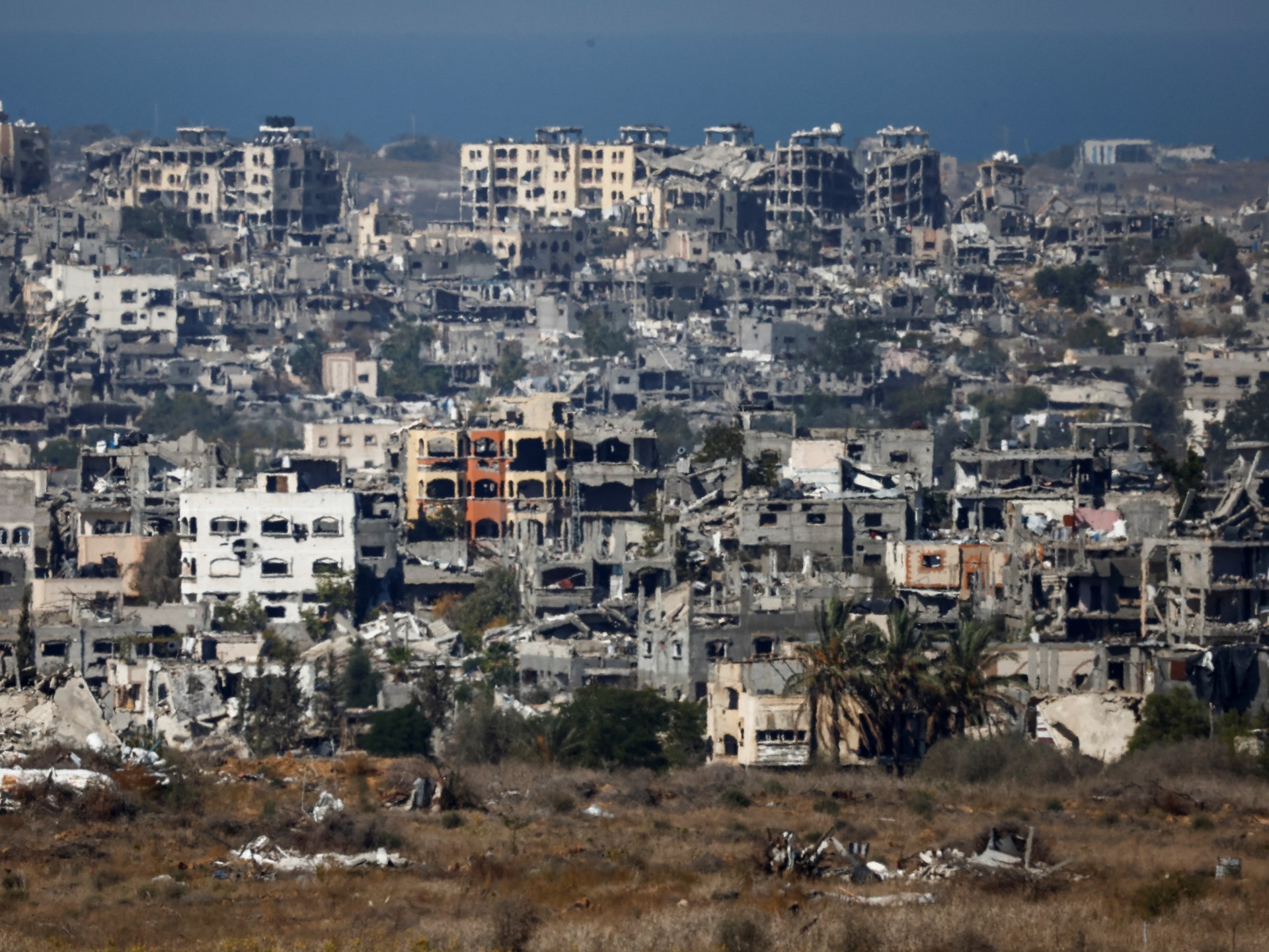 استشهاد 30 فلسطينيا على الأقل في غزة مع دخول الدبابات الإسرائيلية النصيرات | أخبار الصراع الإسرائيلي الفلسطيني