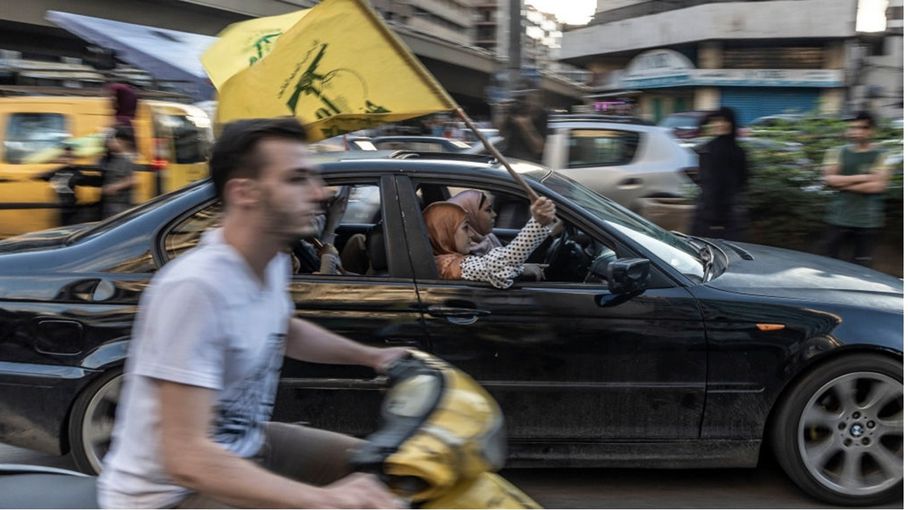 بالفیدیو ؛ سكان الجنوب يبدأون بالعودة رغم تحذيرات الاحتلال.. فرح في لبنان وخارجه