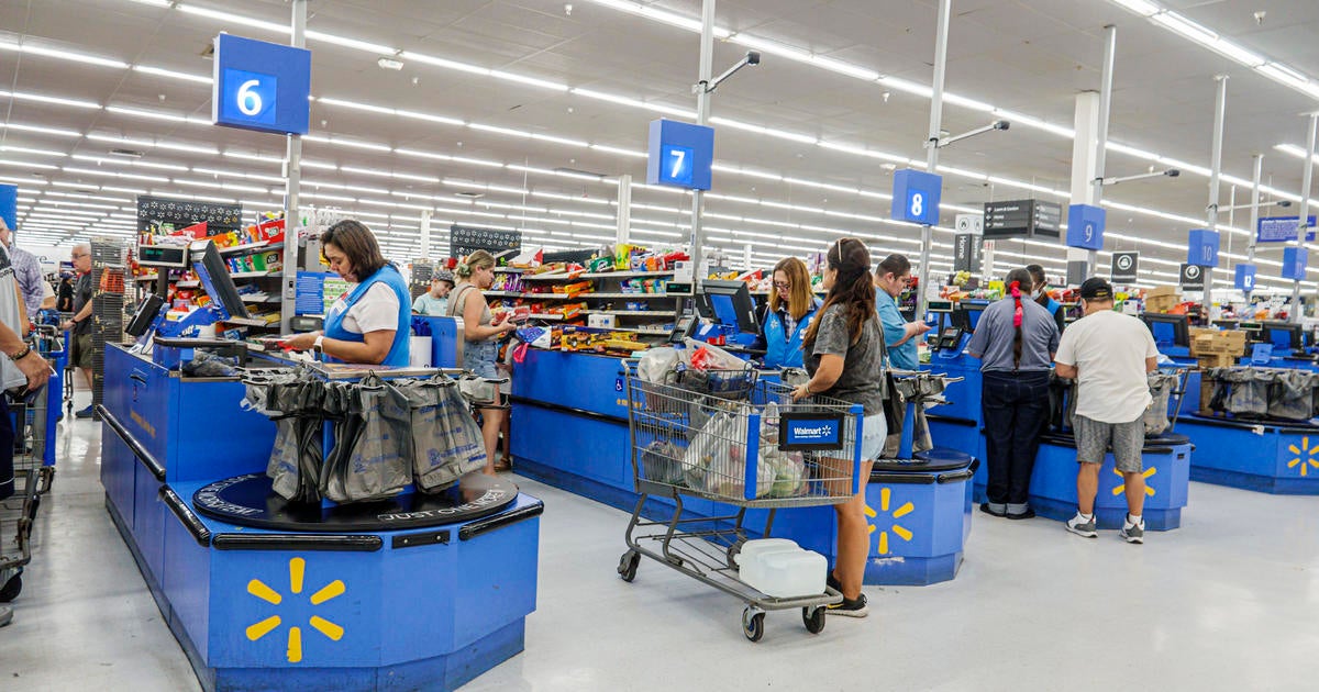 تقول Walmart إنها تختبر كاميرات الجسم على بعض موظفي المتجر