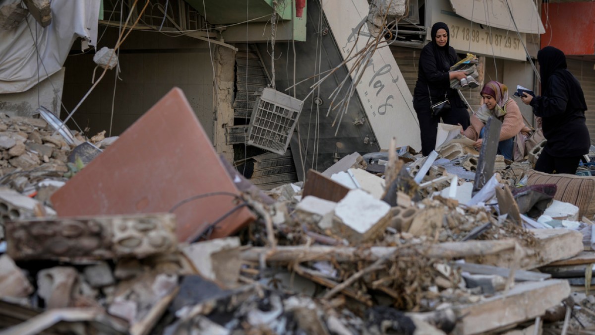 هجمات إسرائيلية تقتل شخصين في لبنان؛ حزب الله يرد | أخبار الصراع الإسرائيلي الفلسطيني