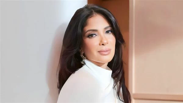 منى زكي تدخل عالم الإنتاج لأول مرة عبر  Alone    8211