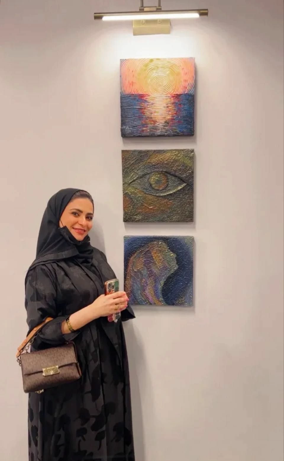 نادية بادحمان   أيقونة الريزن وريشة الانتماء التي تروي ذاكرة المكان