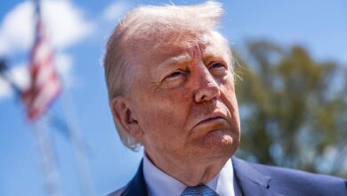 4/8: تناول الطعام في الخارج مع الرائد غاريت