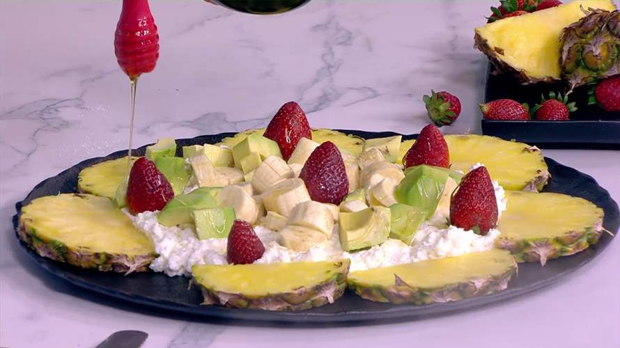 الدجاج مع صلصة دبس الرمان والحامض والقشطة مع الفواكه  8230  طبقان