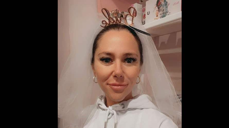 قبل دقائق من الزفاف  8230  شقيقة العريس تنتقم من العروس بطريقة