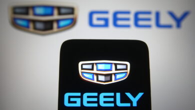 "Geely" تستدعي آلاف سيارات "Atlas" في روسيا لاستبدال قطعة حيوية