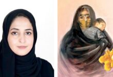 آمنة الكتبي... حضن الجدة ذاكرة تنبض بالألوان