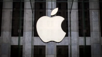 أسهم «أبل» تهوي 4% بسبب تحديات هندسية في هاتفها المطوي