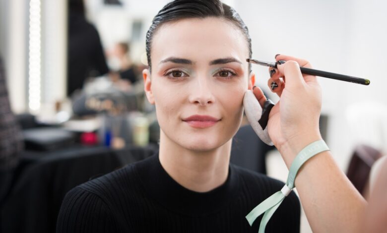 ألوان ظلال العيون المناسبة لربيع 2026: 5 ألوان يجب أن تمتلكيها في هذا الموسم