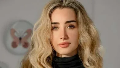 أناقة بلا مجهود.. هنا الزاهد بالأبيض في إطلالة لافتة