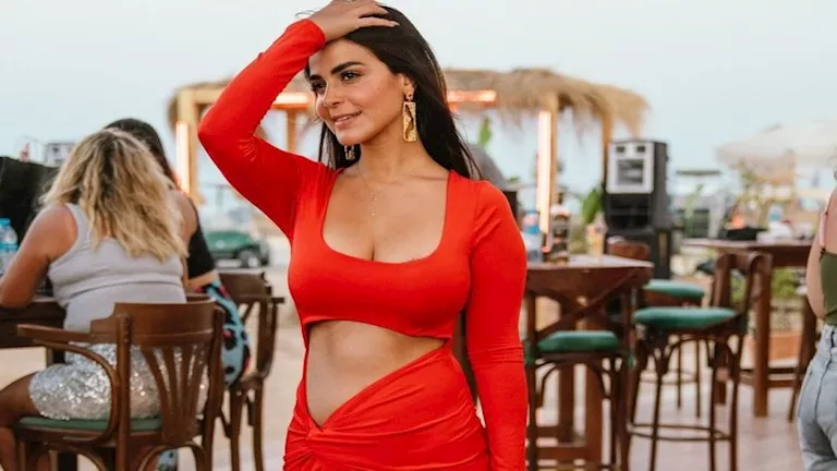 أناقة هادئة ولمسة قوة.. تفاصيل إطلالة رانيا منصور