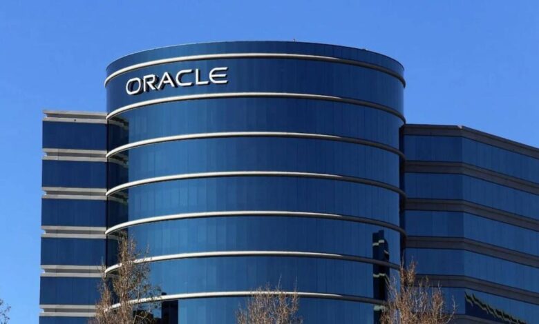 «أوراكل» تُسرح آلاف الموظفين بسبب الذكاء الاصطناعي