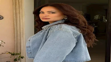 إطلالة أنيقة.. هند صبري بفستان ذهبي جذاب من الدانتيل