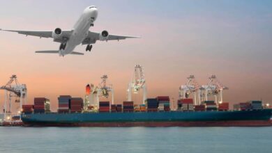 اختناقات النقل البحري تحيل شركات الشحن إلى الجو