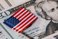 استطلاعات: الأمريكيون متشائمون تجاه الاقتصاد وقلقون من ارتفاع الأسعار ويُحملّون ترامب المسؤولية