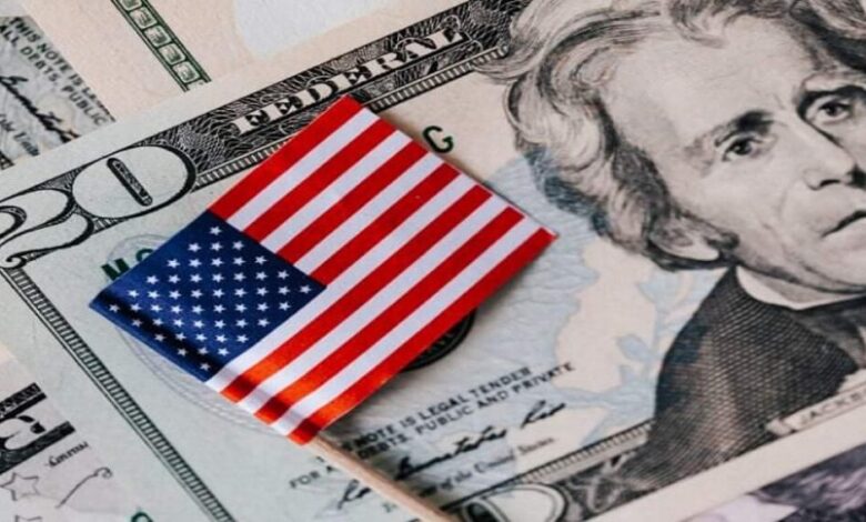 استطلاعات: الأمريكيون متشائمون تجاه الاقتصاد وقلقون من ارتفاع الأسعار ويُحملّون ترامب المسؤولية