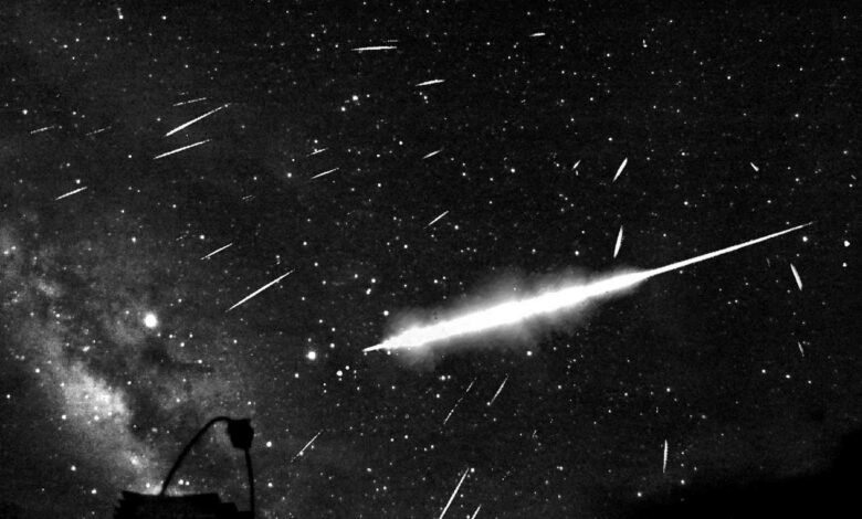 اكتشف العلماء وابلًا نيزكيًا جديدًا من كويكب غامض متفتت