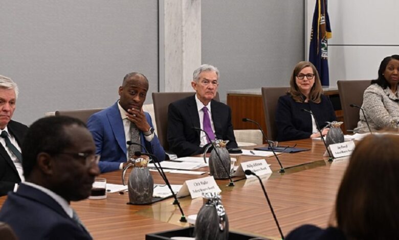 الاحتياطي الفيدرالي يتجه لتثبيت أسعار الفائدة وسط ضغوط التضخم وترقب مستقبل باول