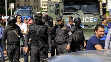 الداخلية المصرية تنهي خدمة شرطي لتجاوزه مع سائح في قلب القاهرة التاريخية