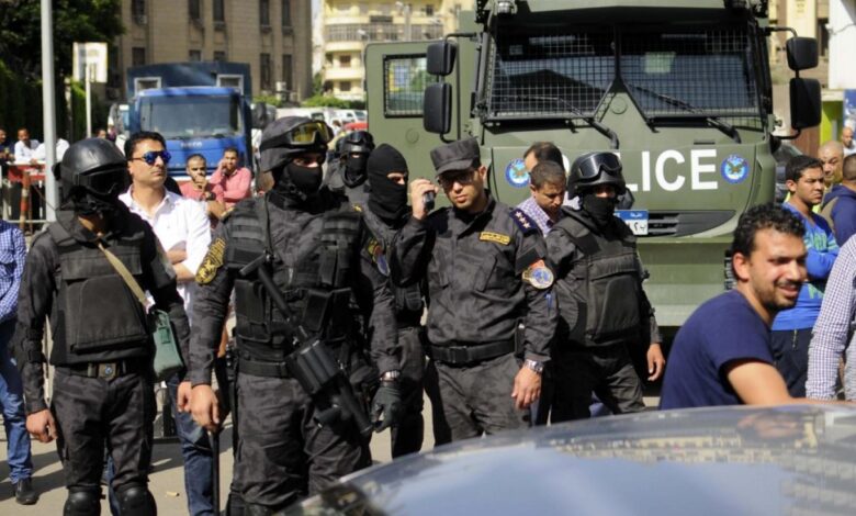 الداخلية المصرية تنهي خدمة شرطي لتجاوزه مع سائح في قلب القاهرة التاريخية