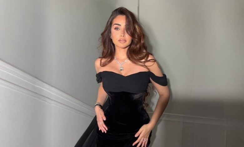 الفساتين السوداء تسيطر على إطلالات النجمات في ربيع 2026.. أبرزهن هنا الزاهد