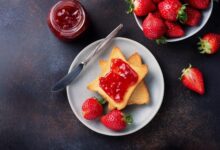 المربى بالفراولة الحمراء