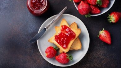 المربى بالفراولة الحمراء